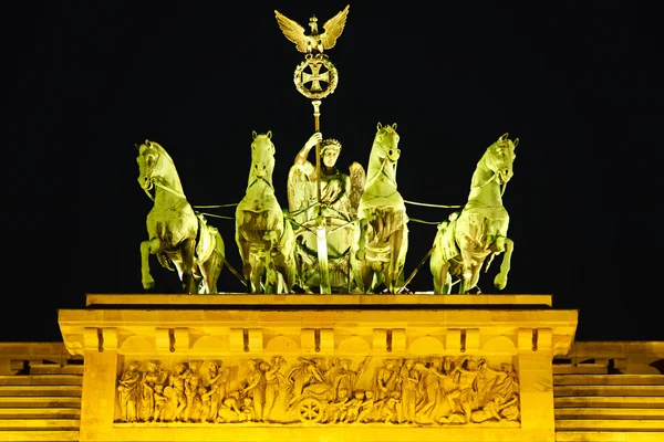 Quadriga op de Brandenburger Tor in Berlijn — Stockfoto
