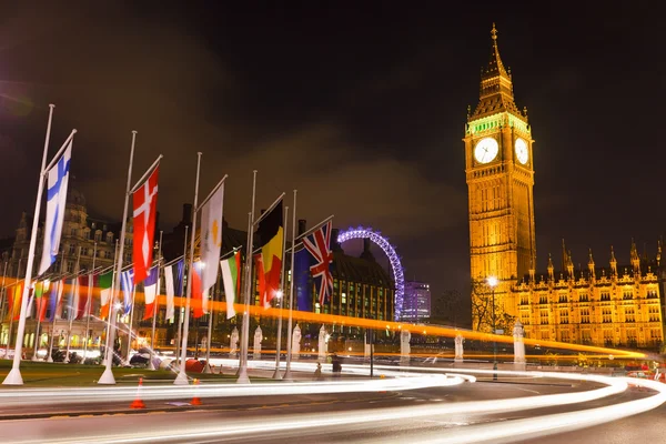 Трафік в ніч Лондон, Великобританія — стокове фото
