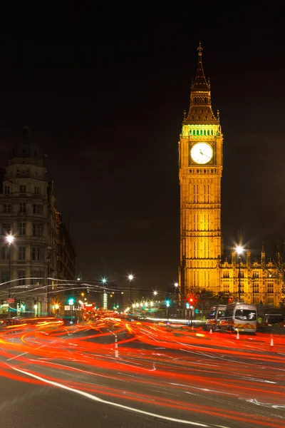 Ruch w nocy Londyn, Wielka Brytania — Zdjęcie stockowe