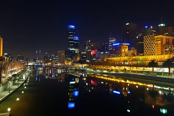 Centre-ville de Melbourne la nuit — Photo