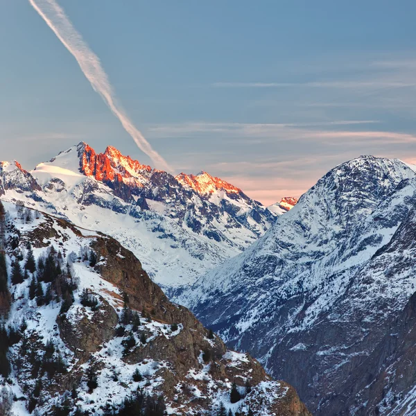 Французские Альпы на закате — стоковое фото