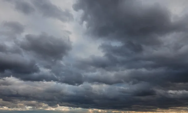 자연 배경: 폭풍우 치는 하늘 — 스톡 사진