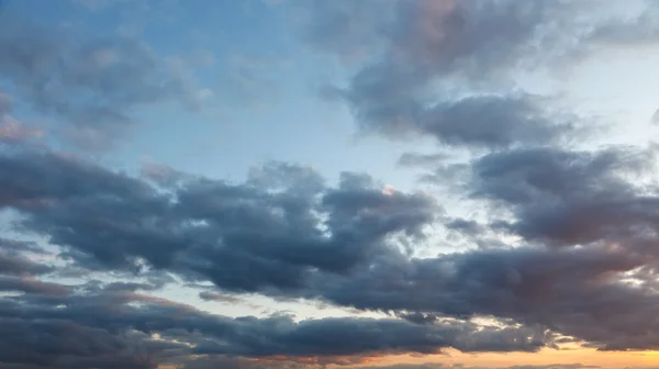 日没時の曇天 — ストック写真