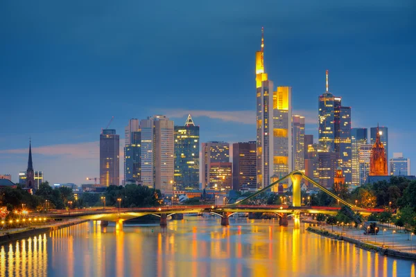 Frankfurt am main på natten — Stockfoto