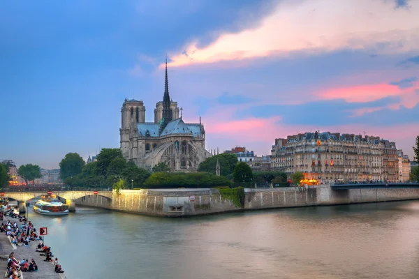 Notre Dame de Paris al crepuscolo — Foto Stock