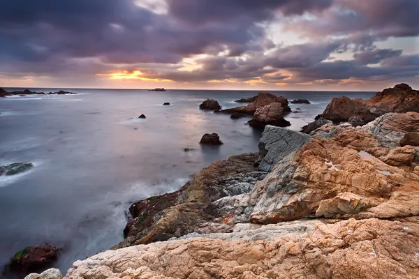 Costa do Pacífico ao pôr do sol, Califórnia, EUA — Fotografia de Stock