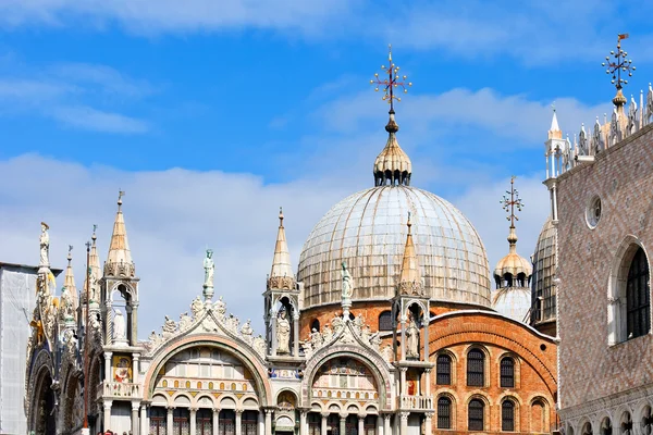 圆顶的 san 马可大教堂，威尼斯 — 图库照片