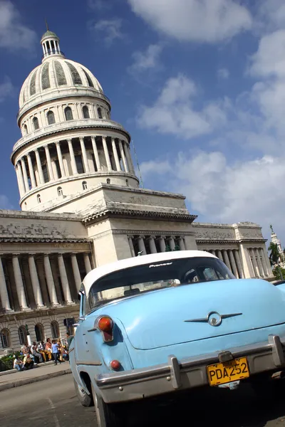 Кубинский автомобиль — стоковое фото