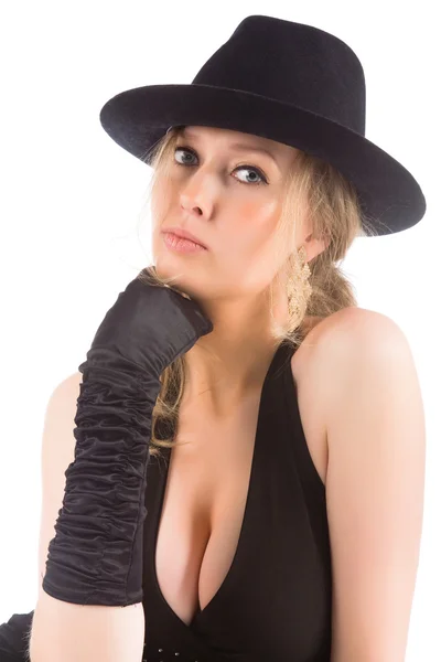 Молода блондинка з чорним капелюхом — стокове фото