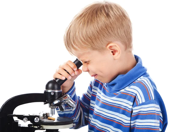 Pět let starý chlapec s mikroskopem — Stock fotografie