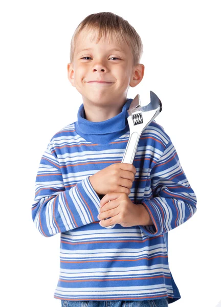 Junge mit verstellbarem Schlüssel — Stockfoto