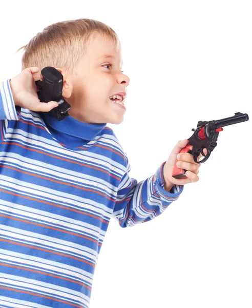 Пятилетний мальчик с двумя пушками — стоковое фото