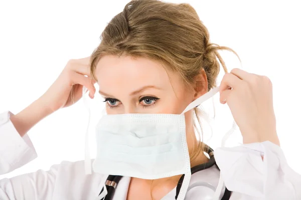 Mujer médico vestido máscara — Foto de Stock