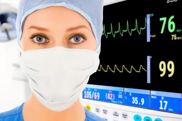 Young female doctor in ICU — Stock Photo, Image