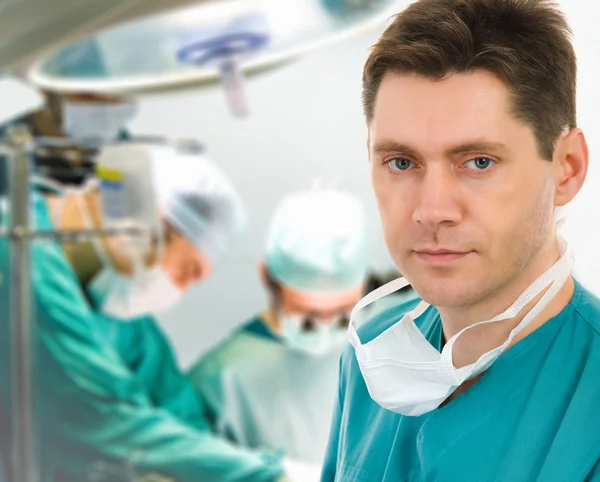 Male surgeon with his team — Stock Photo, Image