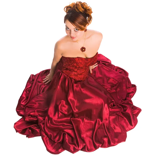 Frau sitzt im roten Kleid — Stockfoto