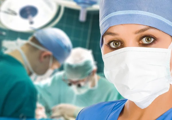 Female doctor at operation room — Stock Photo, Image