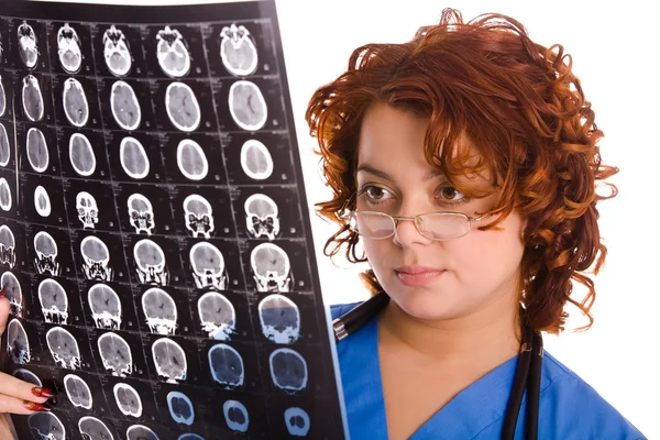 Kobieta lekarz z tomografia — Zdjęcie stockowe