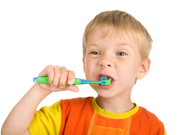 男孩清洁牙齿 — 图库照片
