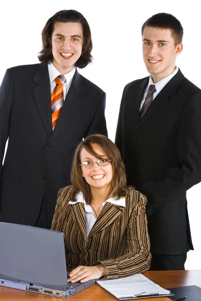 Junges lächelndes Business-Team — Stockfoto