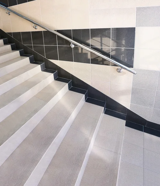 Treppe mit Handlauf — Stockfoto
