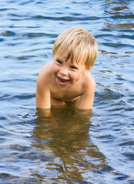 Nuoto ragazzo — Foto Stock