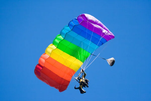 Стрибки з парашутом — стокове фото