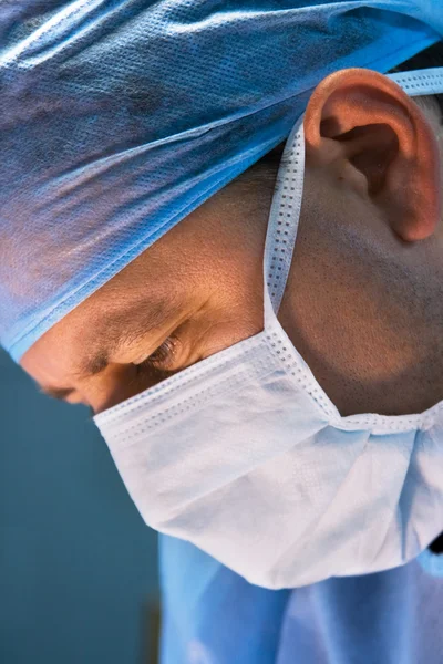 Olhar de cirurgião de trabalho — Fotografia de Stock
