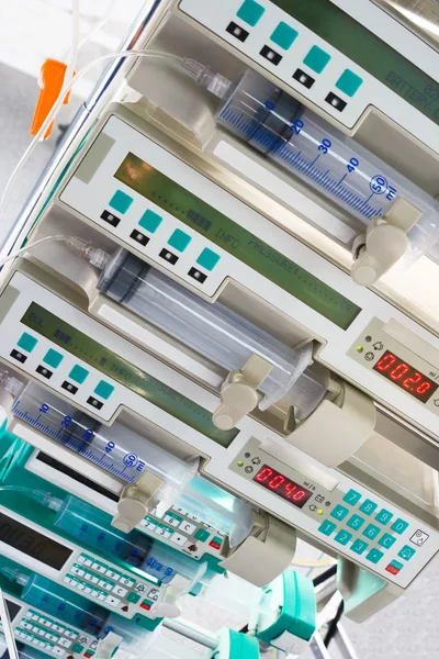 Injekční pumpy v jednotce intenzivní péče — Stock fotografie