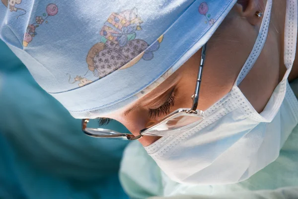 Pediatrik surgen kadın — Stok fotoğraf