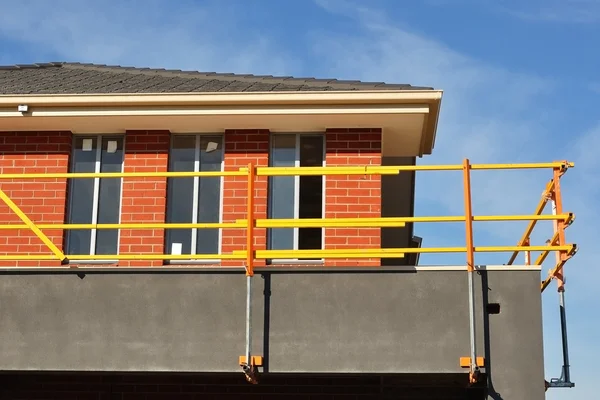 Bright scaffolds on new house — Stock Photo, Image
