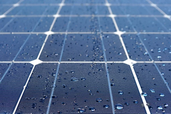 太阳能电池板与水 免版税图库图片