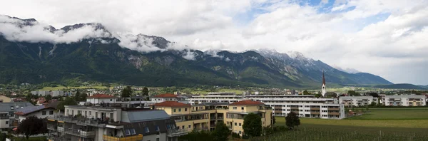 Panoramatický pohled z města innsbruck a Alpy — Stock fotografie