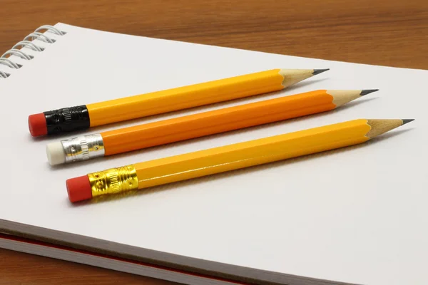 Notpad e lápis — Fotografia de Stock
