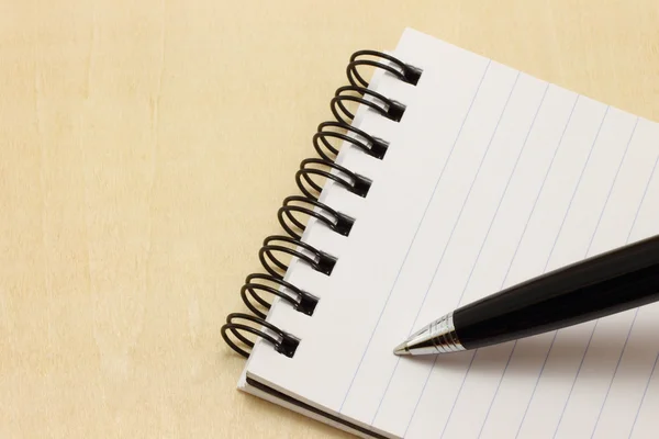 Writing pen on the notepad — Stockfoto