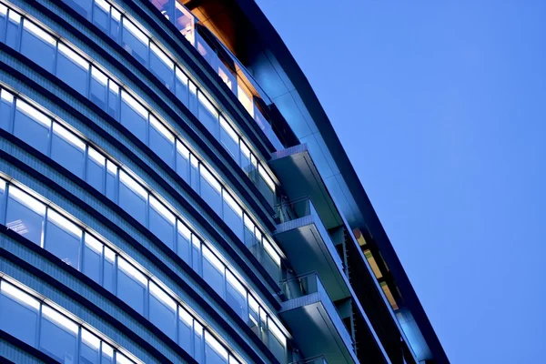 Edificios de rascacielos de vidrio — Foto de Stock