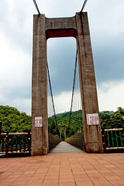 つり橋をかける — ストック写真