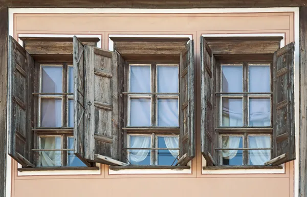 Tři staré windows — Stock fotografie