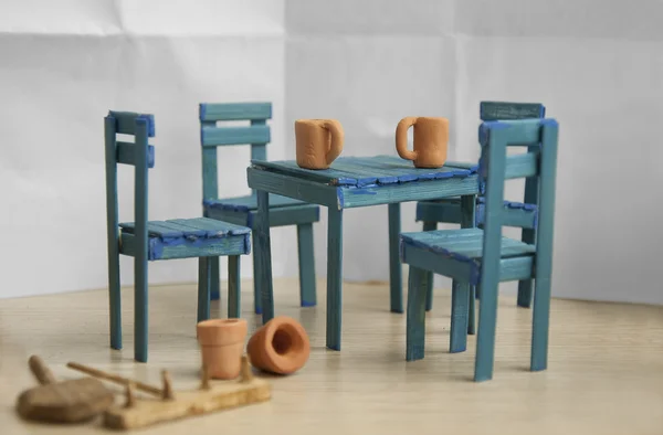 Vieille table et chaises — Photo