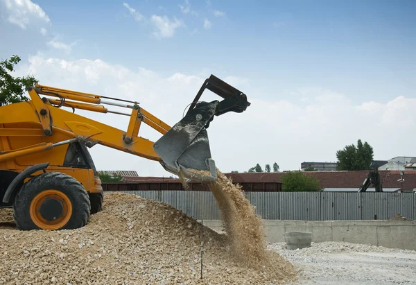 Excavator unload gravel — Stock Photo, Image