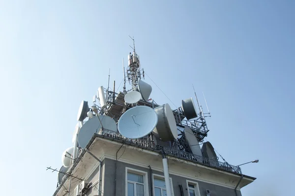 Transmissores, antenas e repetidores — Fotografia de Stock