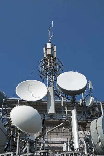 Sender, Antennen und Repeater — Stockfoto