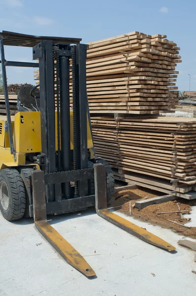 Fabbrica di carpenteria e legname ordinato — Foto Stock