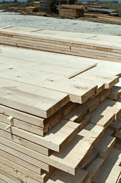 Dřevo. prkna a trámy — Stock fotografie