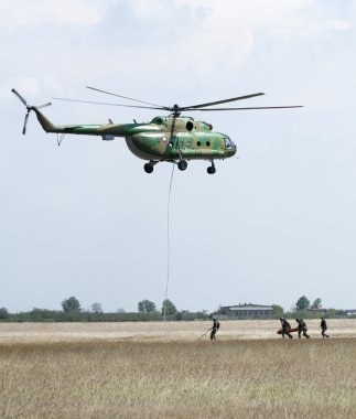 Helikopterler ile askeri operasyon