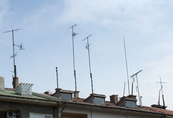 Anteny na dachu — Zdjęcie stockowe