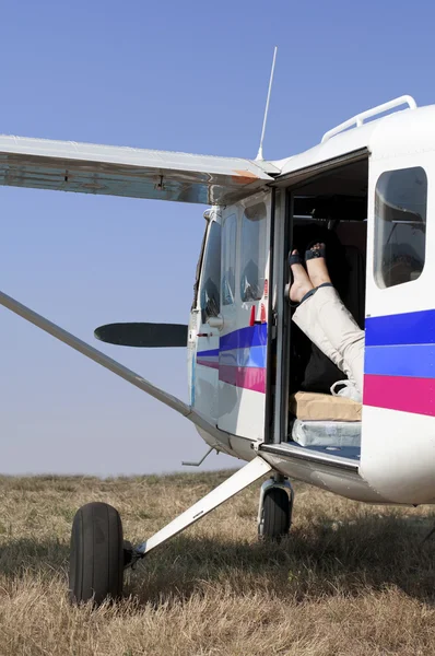 Ženské nohy ve vrtulníku — Stock fotografie