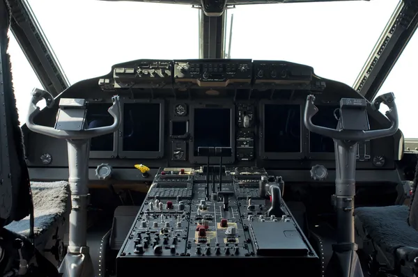 Cockpit de uma aeronave militar — Fotografia de Stock