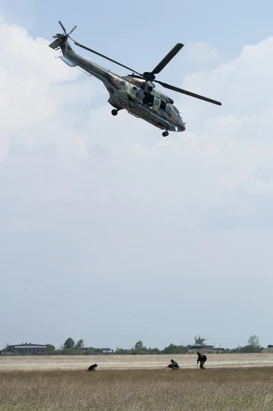 헬기와 함께 군사 작전 — 스톡 사진