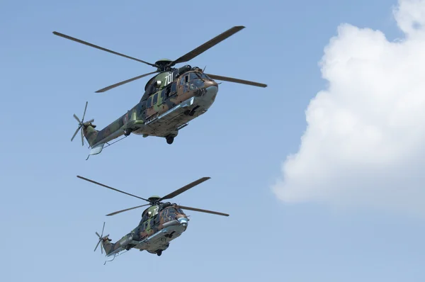 Helicópteros militares verdes. Imagem horizontal — Fotografia de Stock